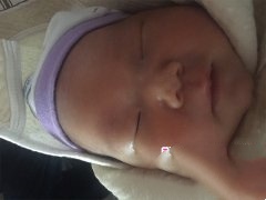 新生儿降临为万小姐重新带来笑容